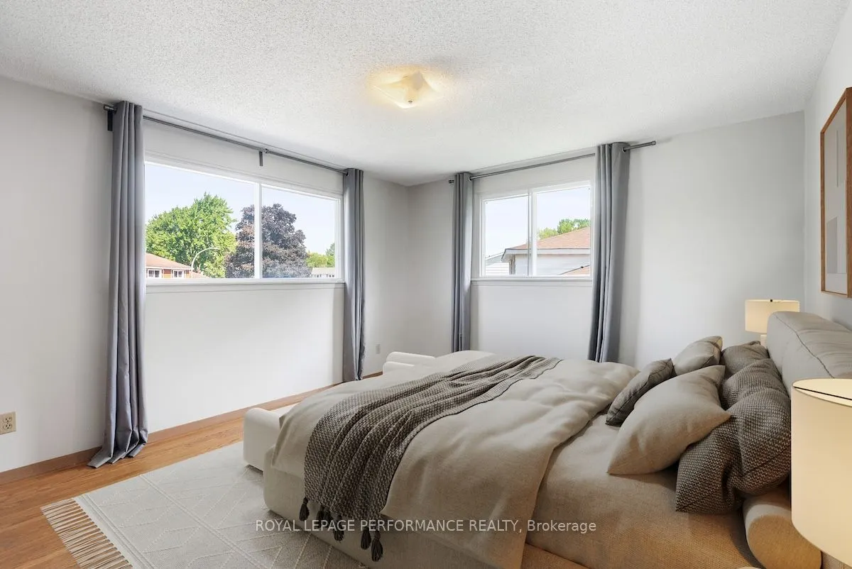 33 Woodview Crescent