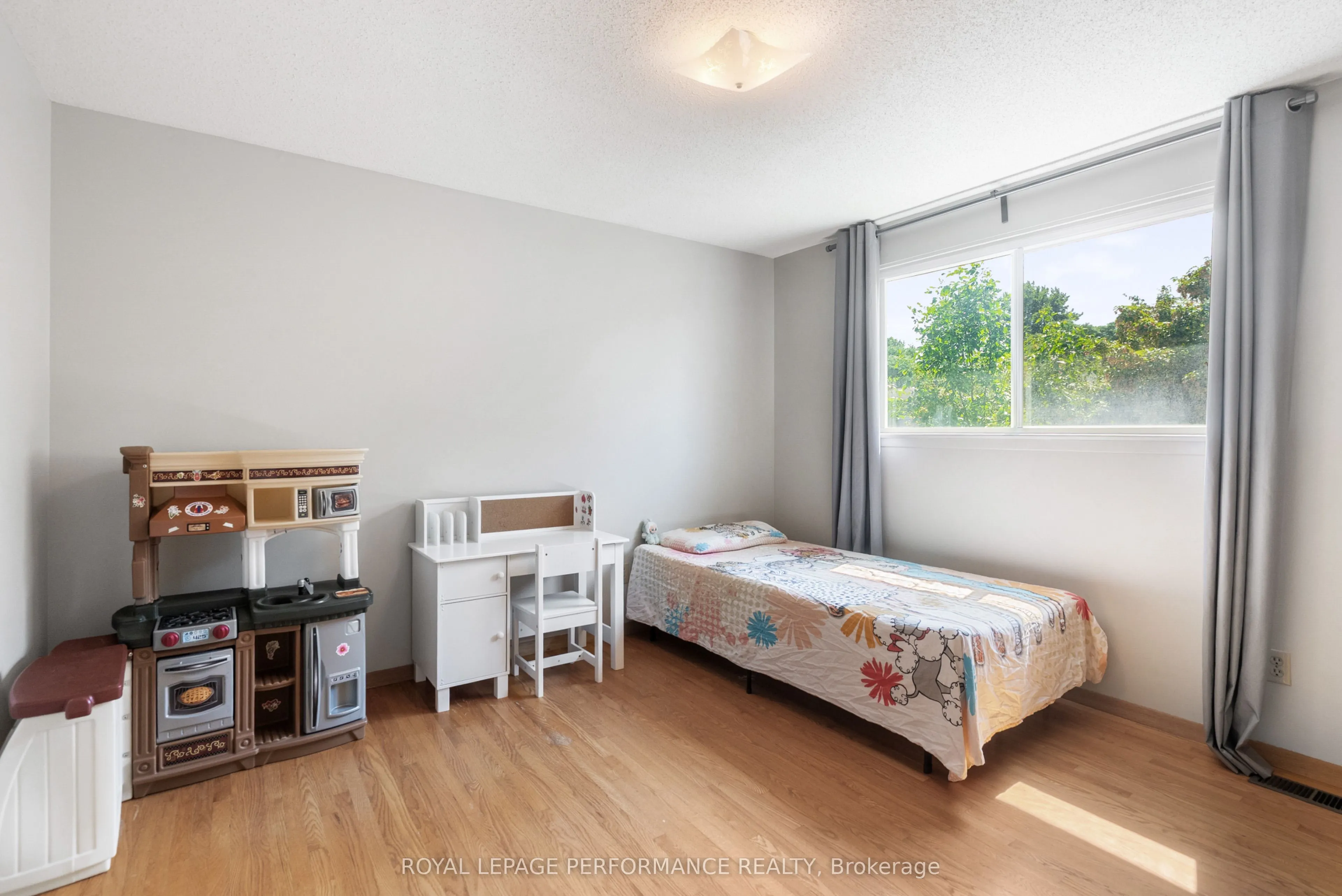 33 Woodview Crescent