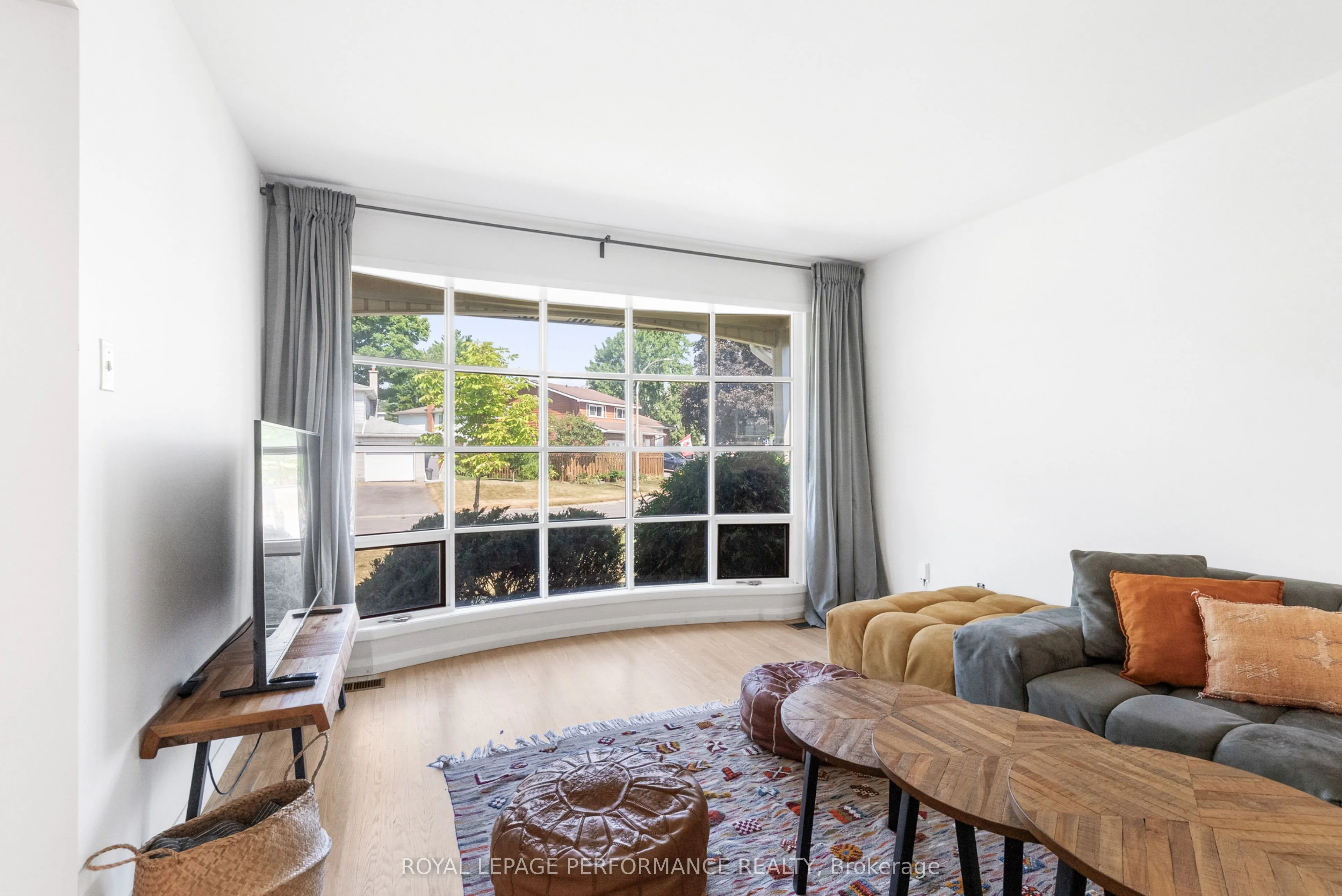 33 Woodview Crescent