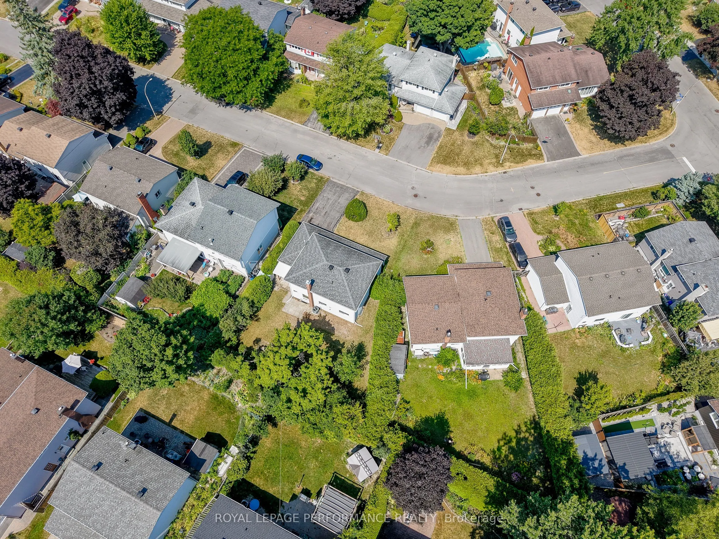 33 Woodview Crescent