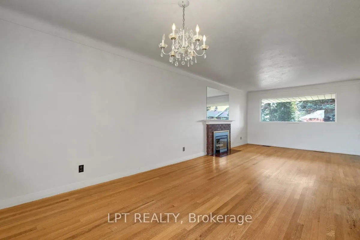 151 Oakridge Boulevard
