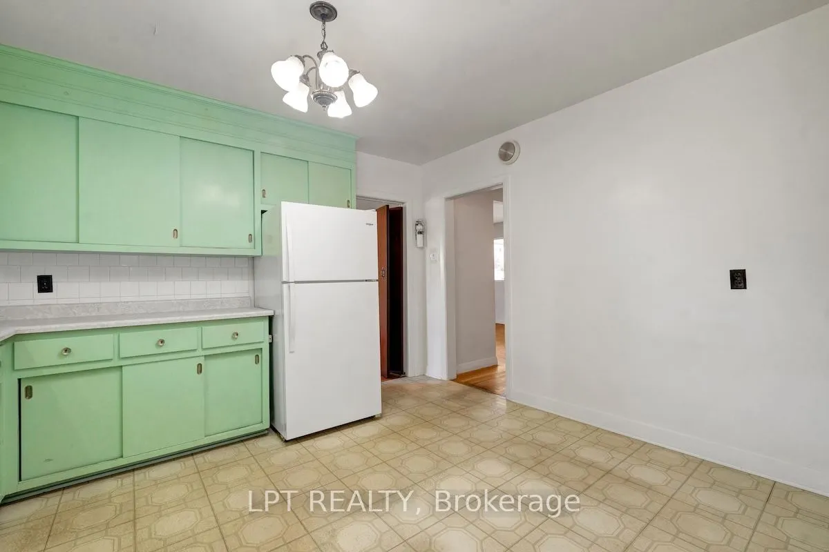 151 Oakridge Boulevard