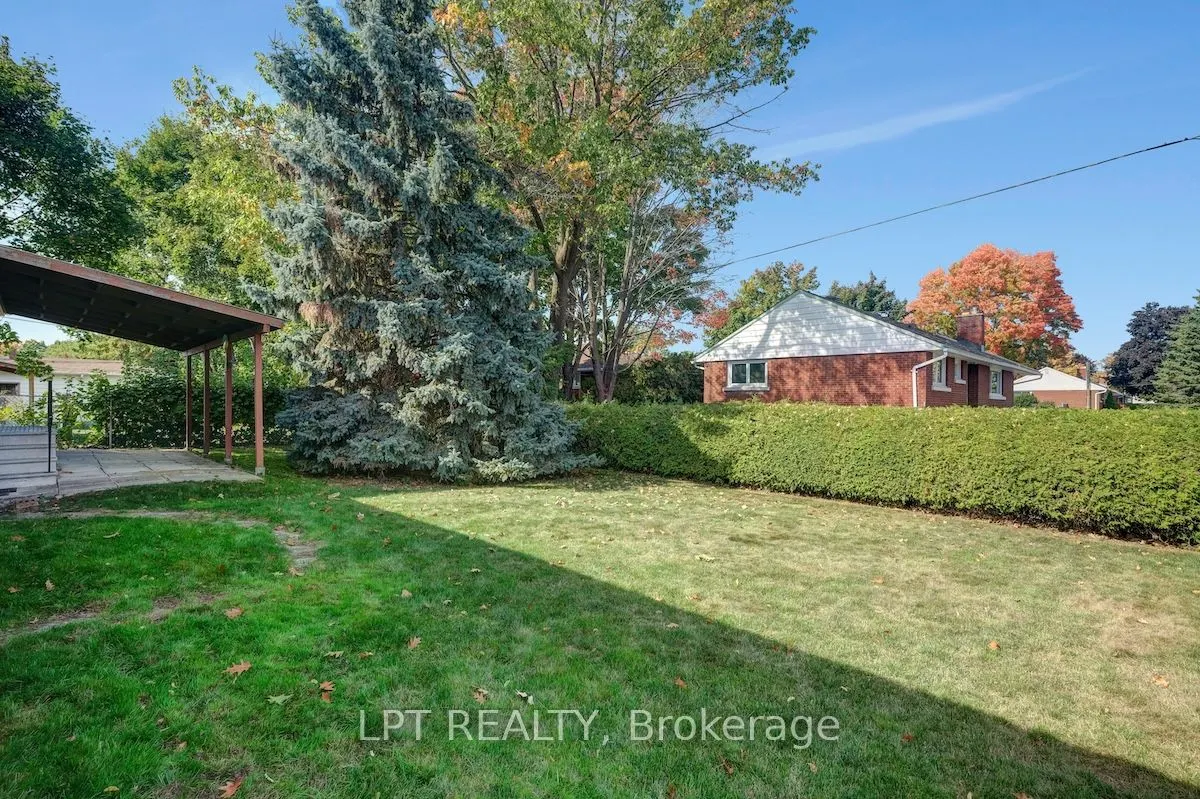 151 Oakridge Boulevard