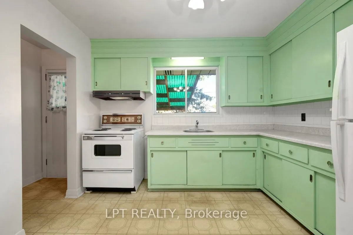 151 Oakridge Boulevard