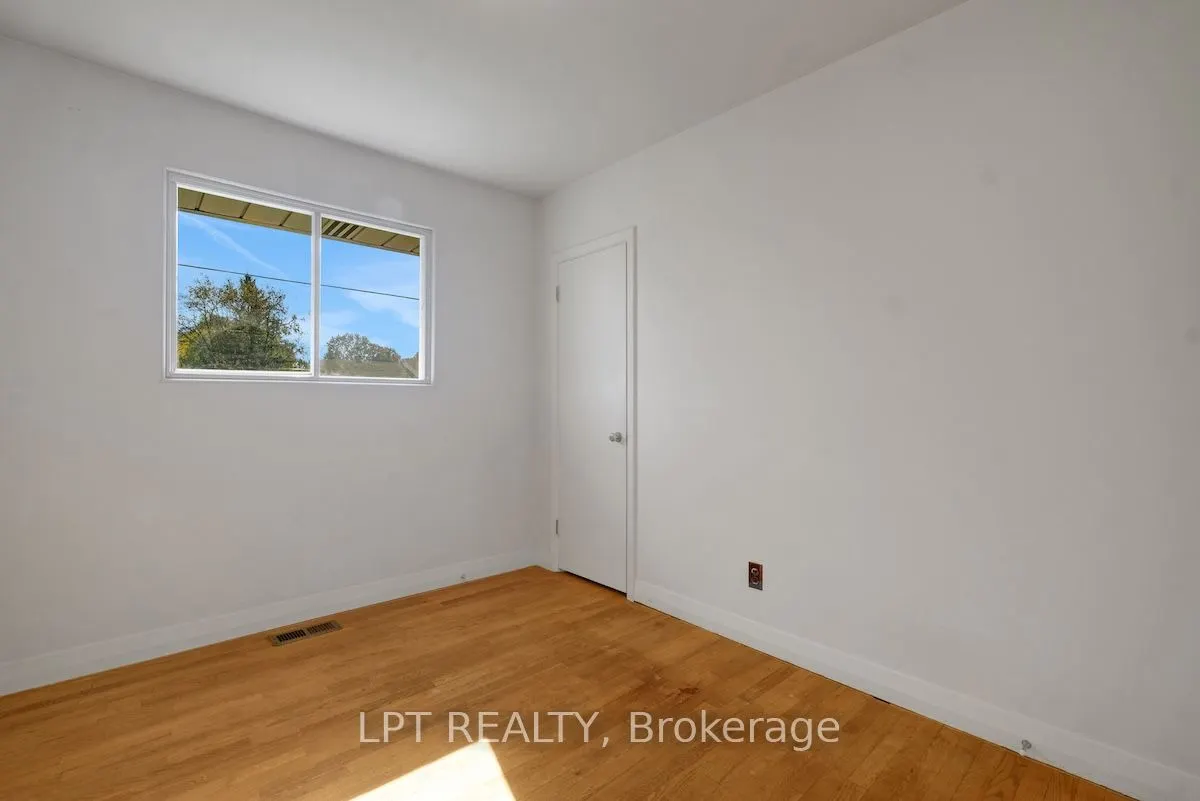 151 Oakridge Boulevard