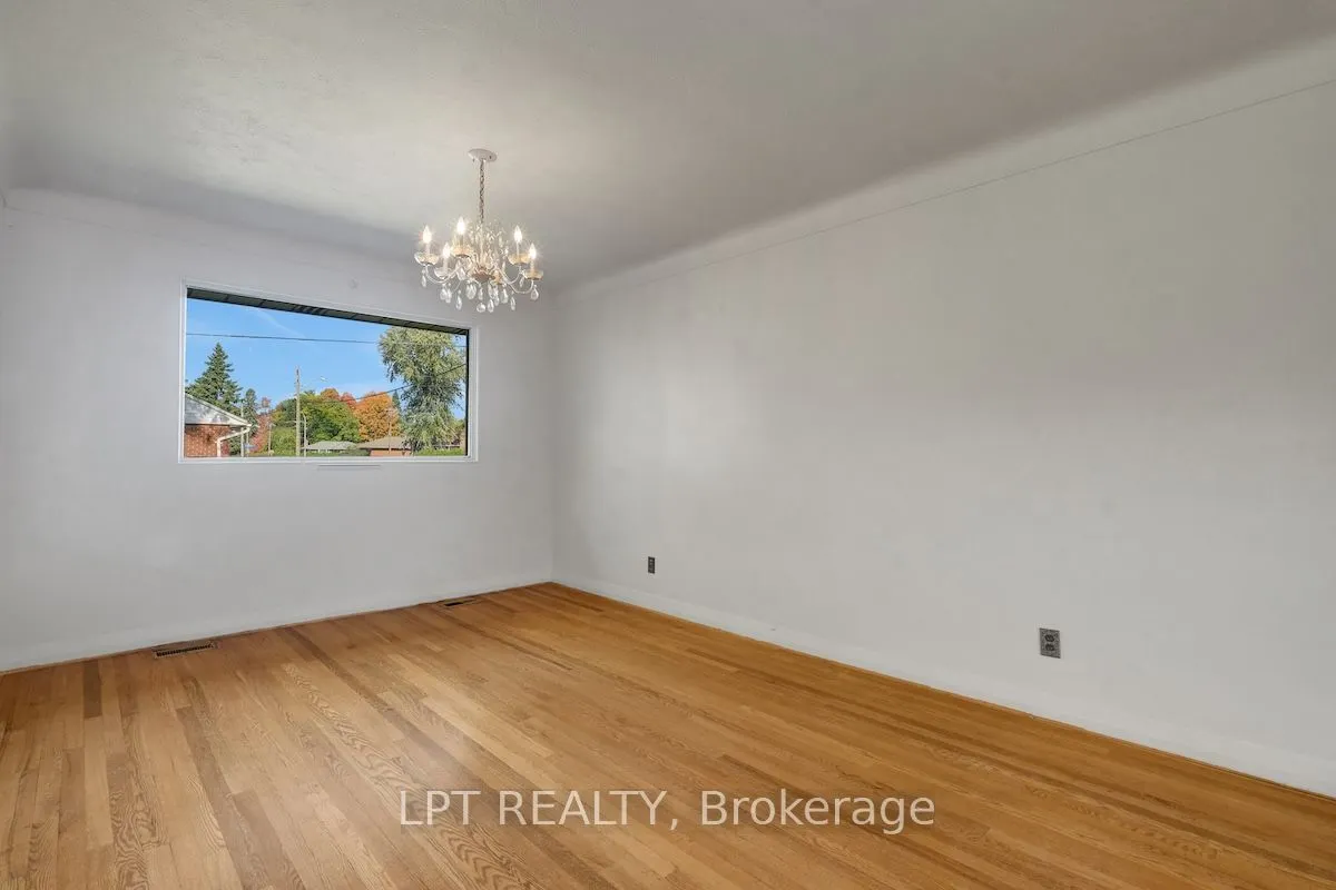 151 Oakridge Boulevard