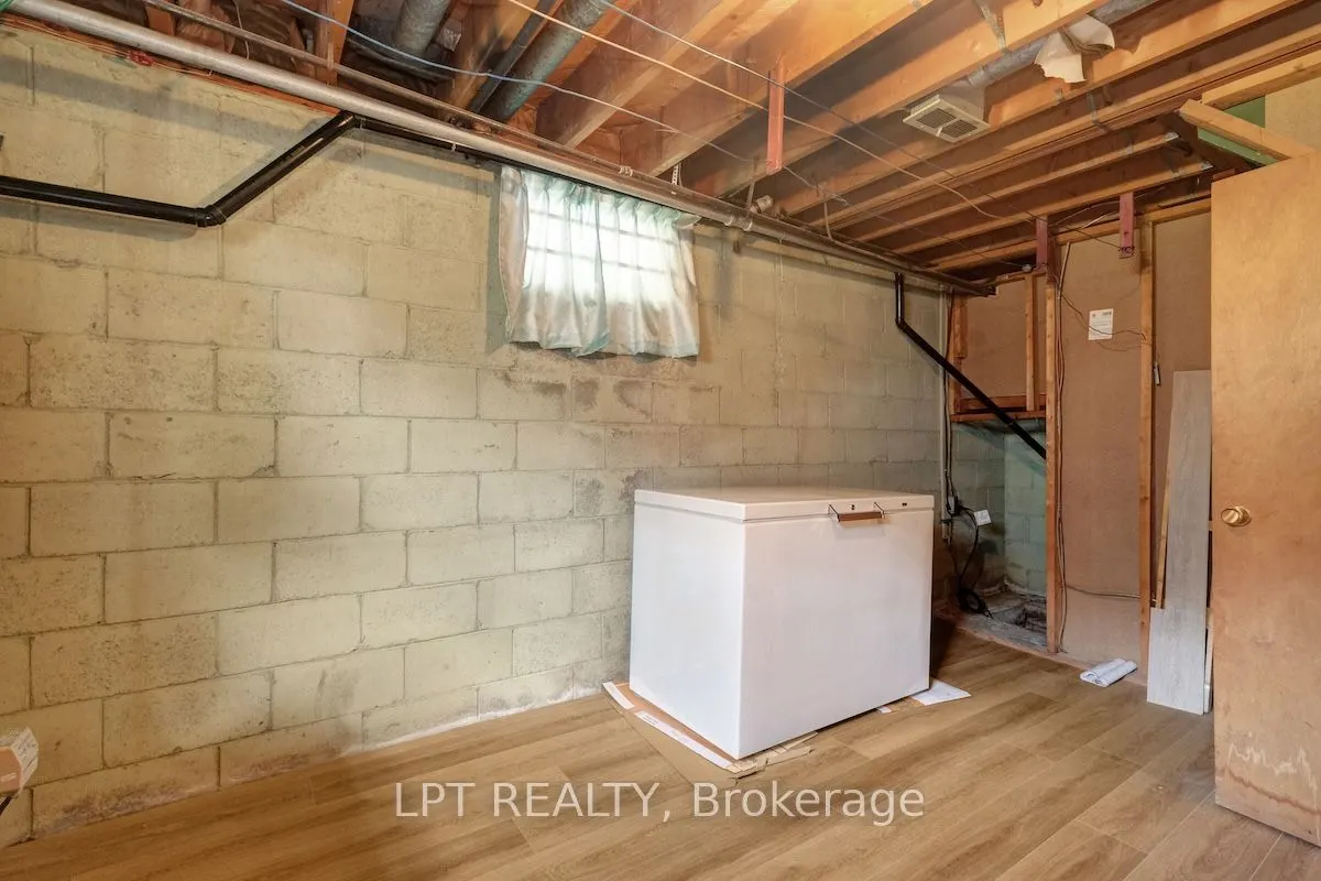 151 Oakridge Boulevard