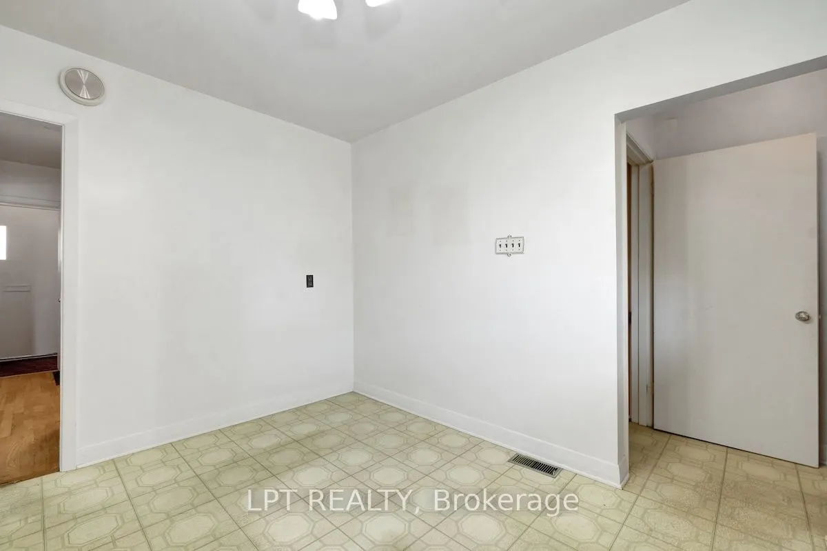 151 Oakridge Boulevard