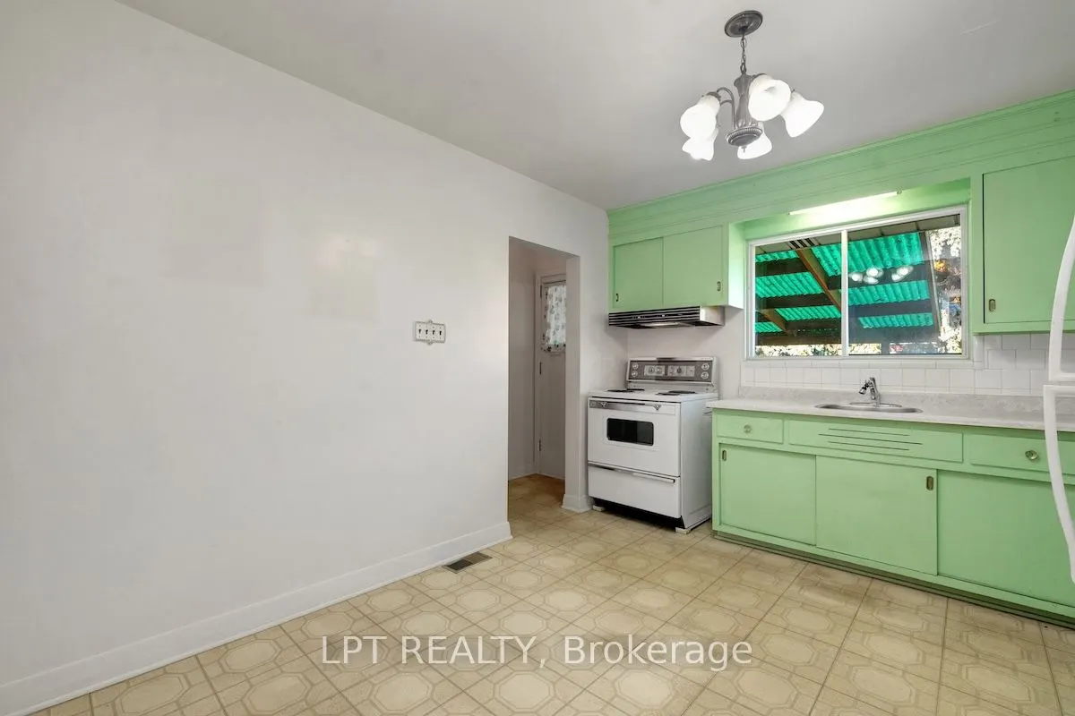 151 Oakridge Boulevard