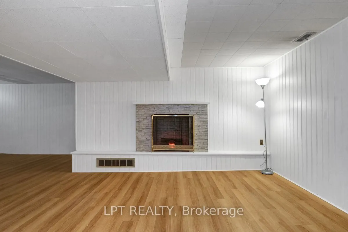 151 Oakridge Boulevard