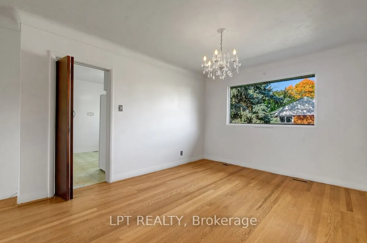 151 Oakridge Boulevard
