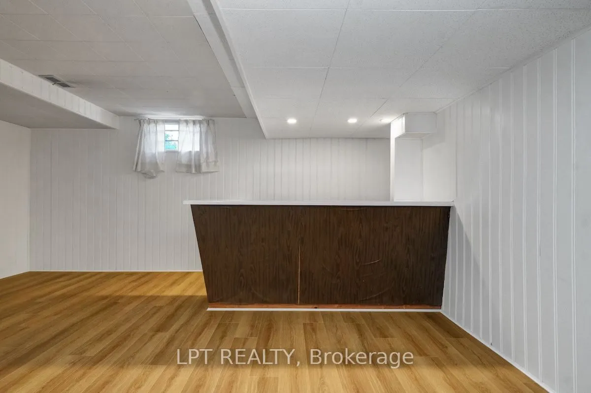 151 Oakridge Boulevard