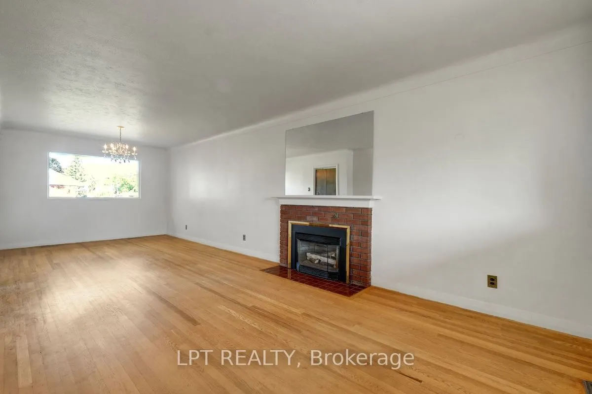 151 Oakridge Boulevard