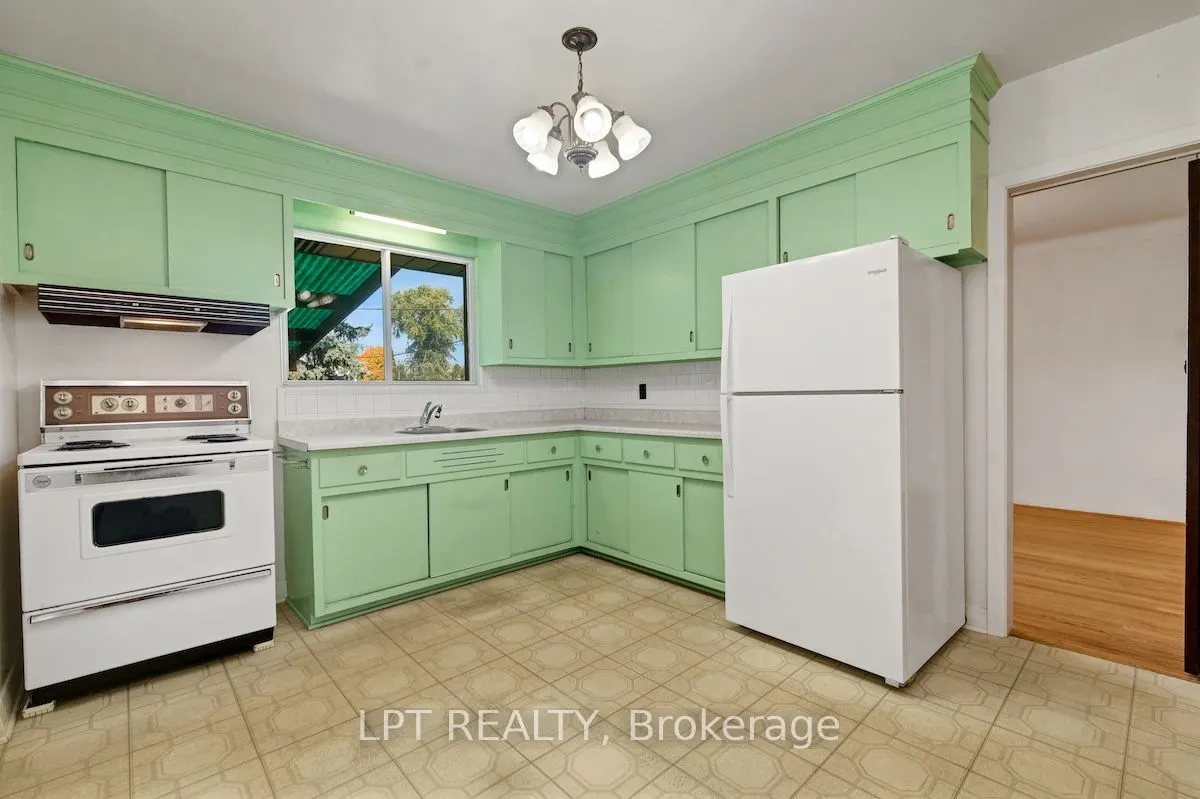151 Oakridge Boulevard