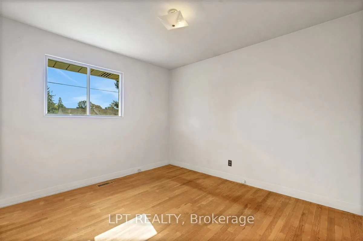 151 Oakridge Boulevard