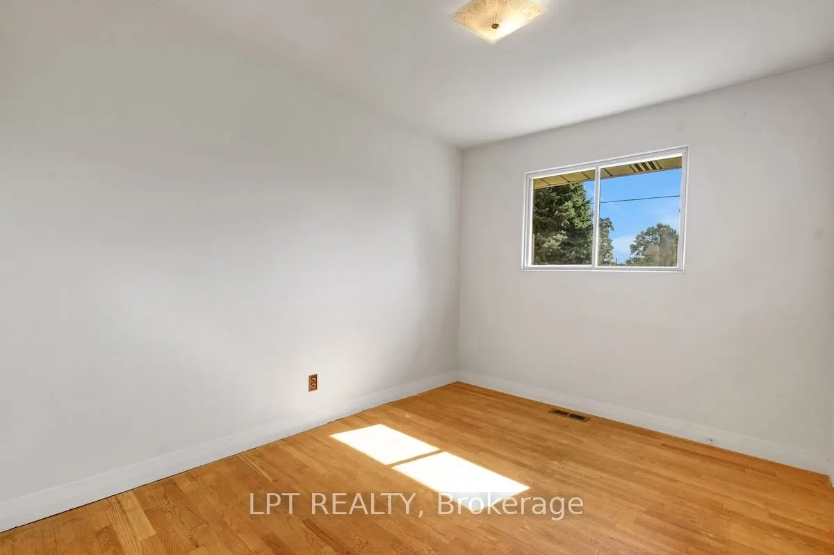 151 Oakridge Boulevard