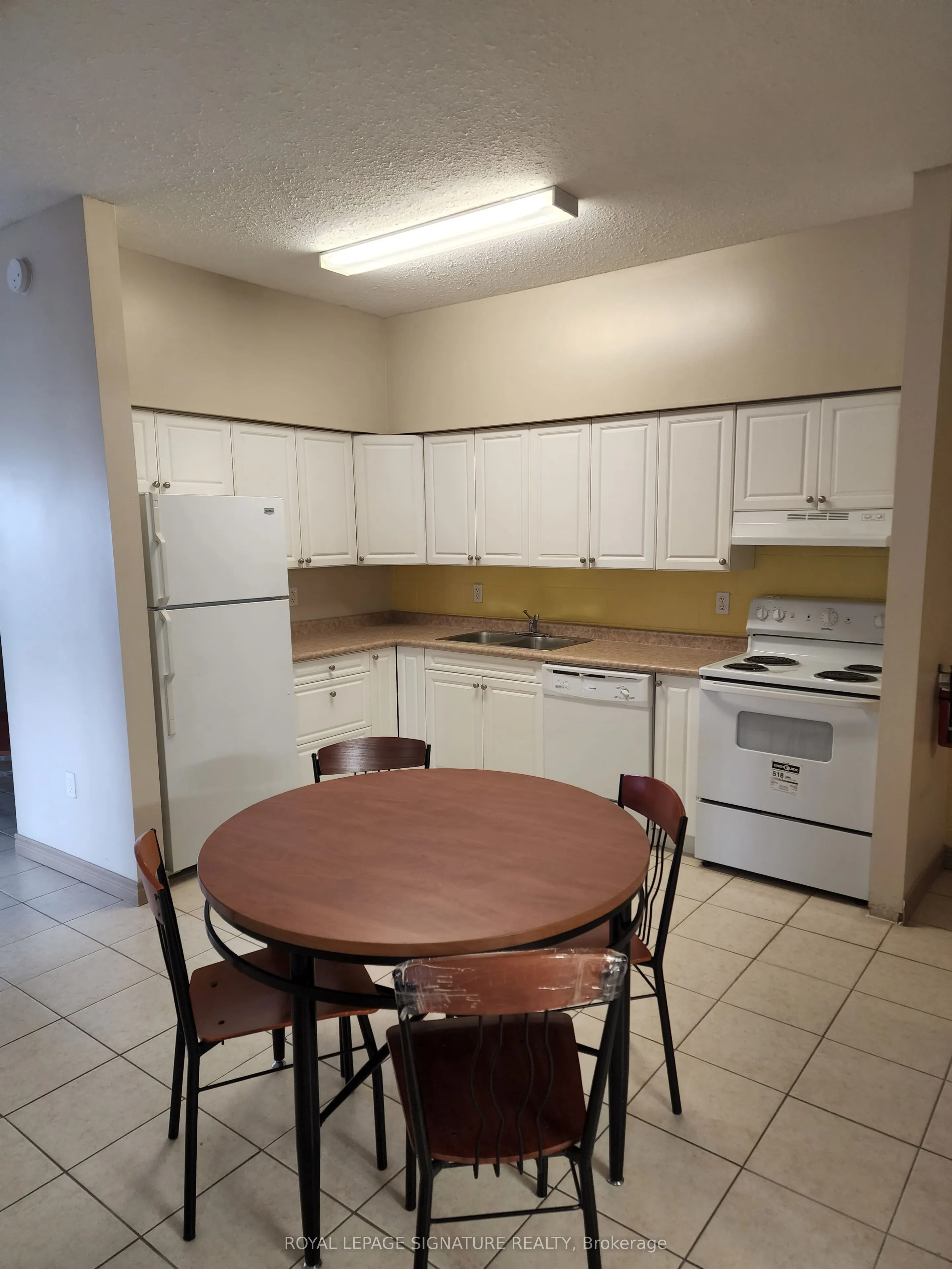 251 Lester Street, #605