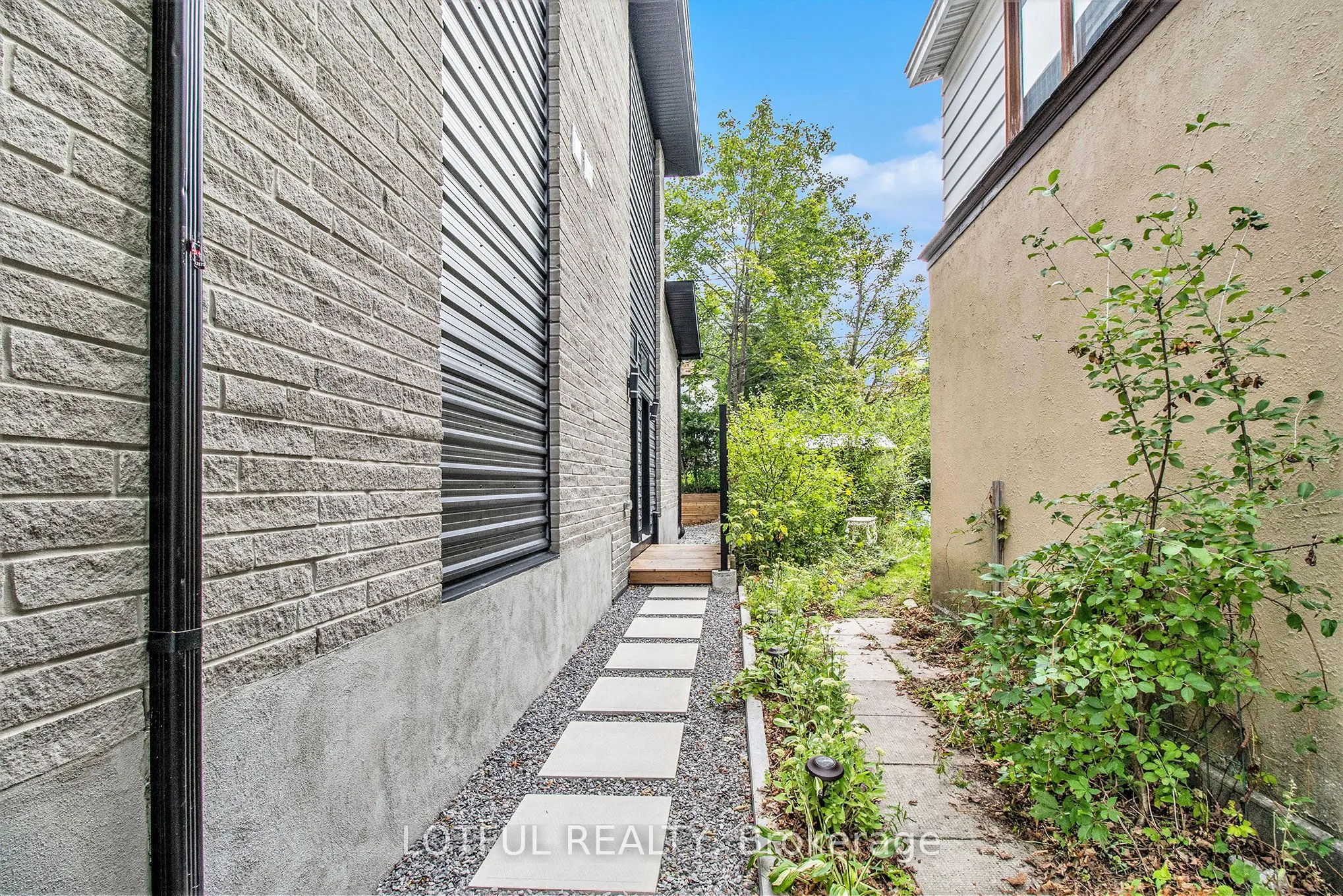 411 Leighton Terrace, #B