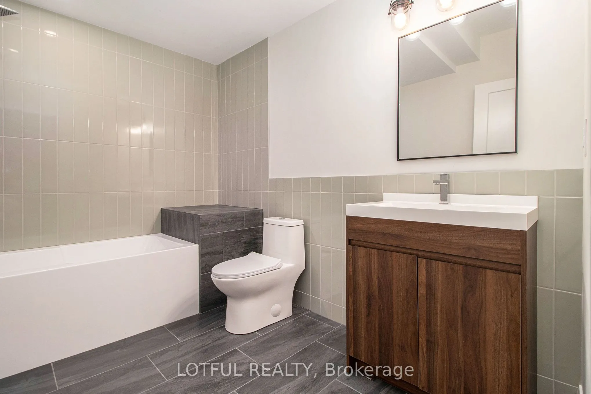411 Leighton Terrace, #B