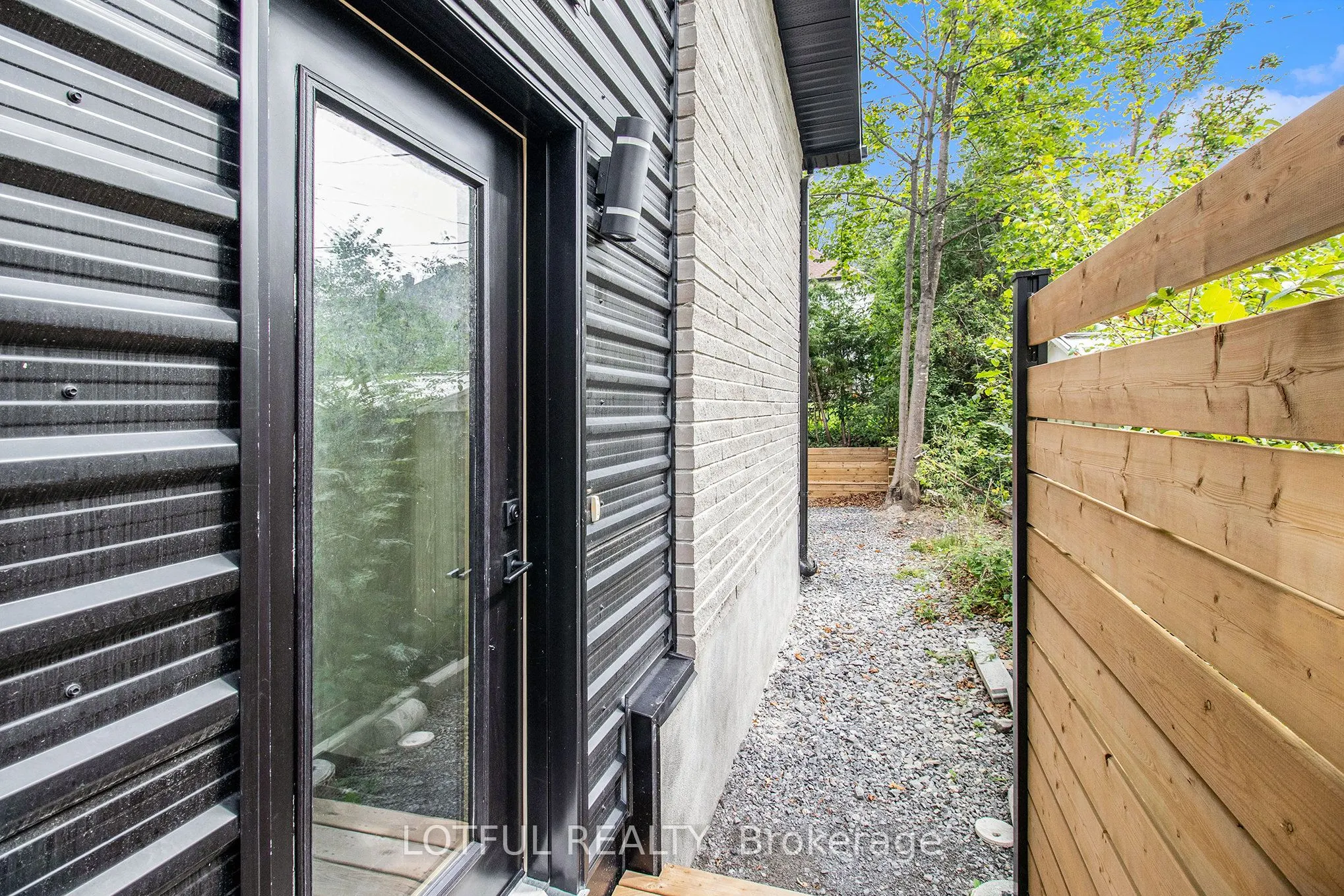411 Leighton Terrace, #B