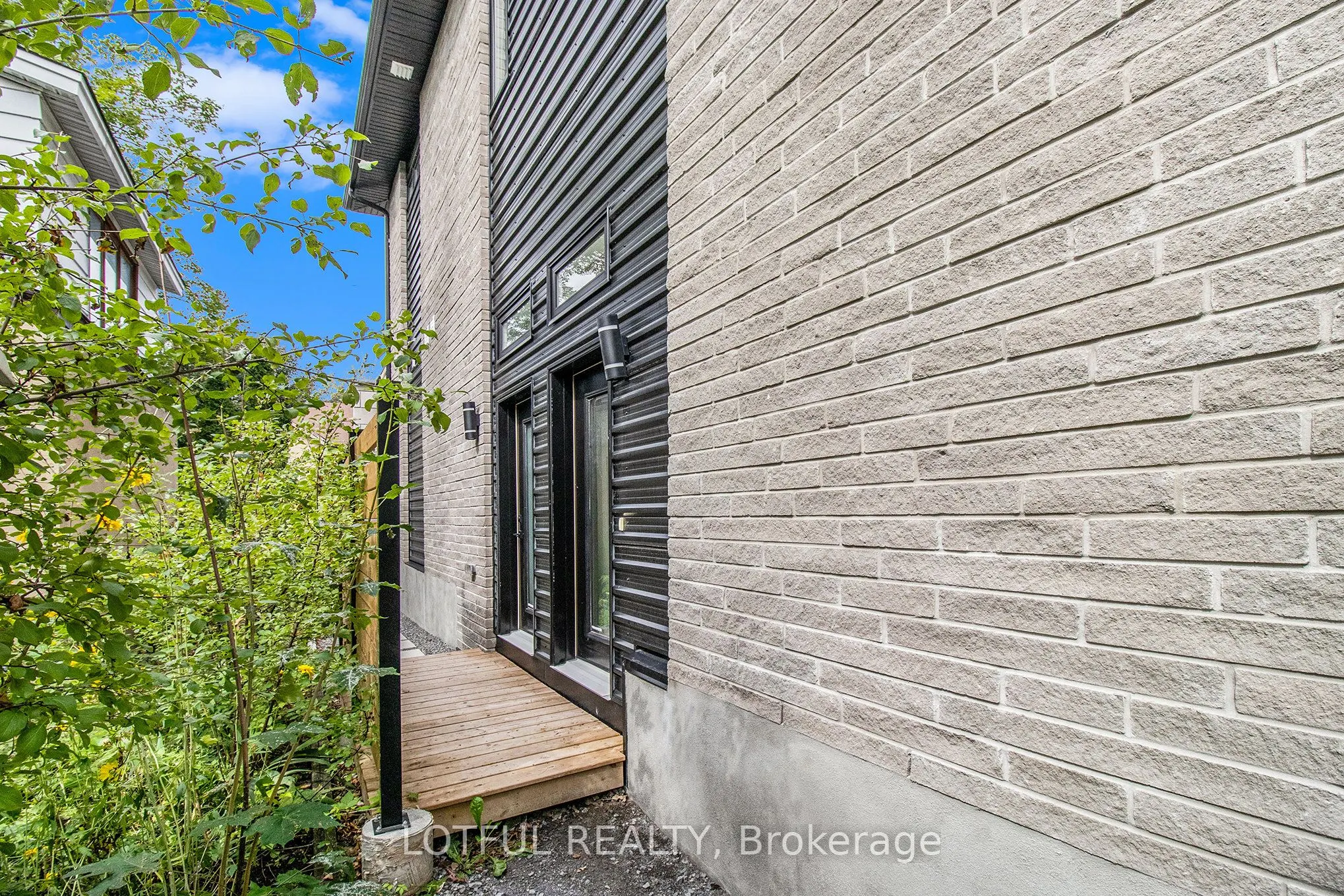 411 Leighton Terrace, #B