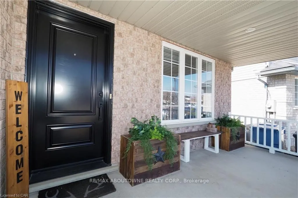 33 Boulder Crescent, #Main