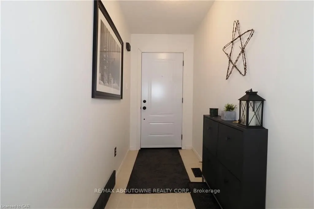 33 Boulder Crescent, #Main