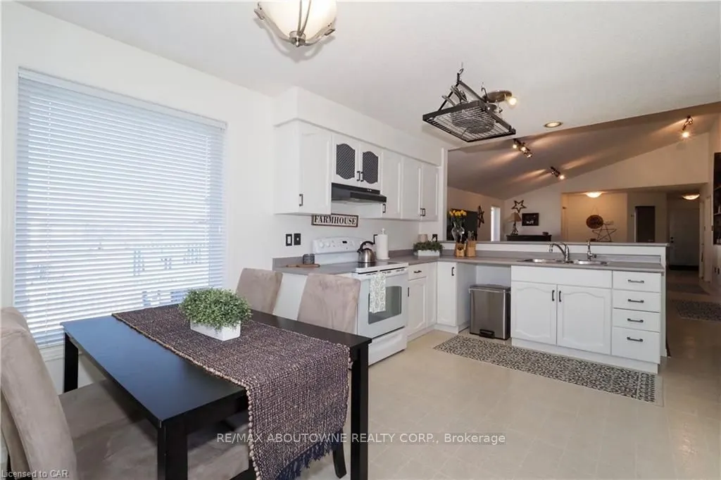 33 Boulder Crescent, #Main