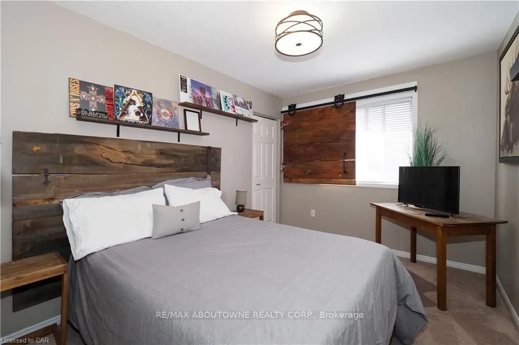 33 Boulder Crescent, #Main