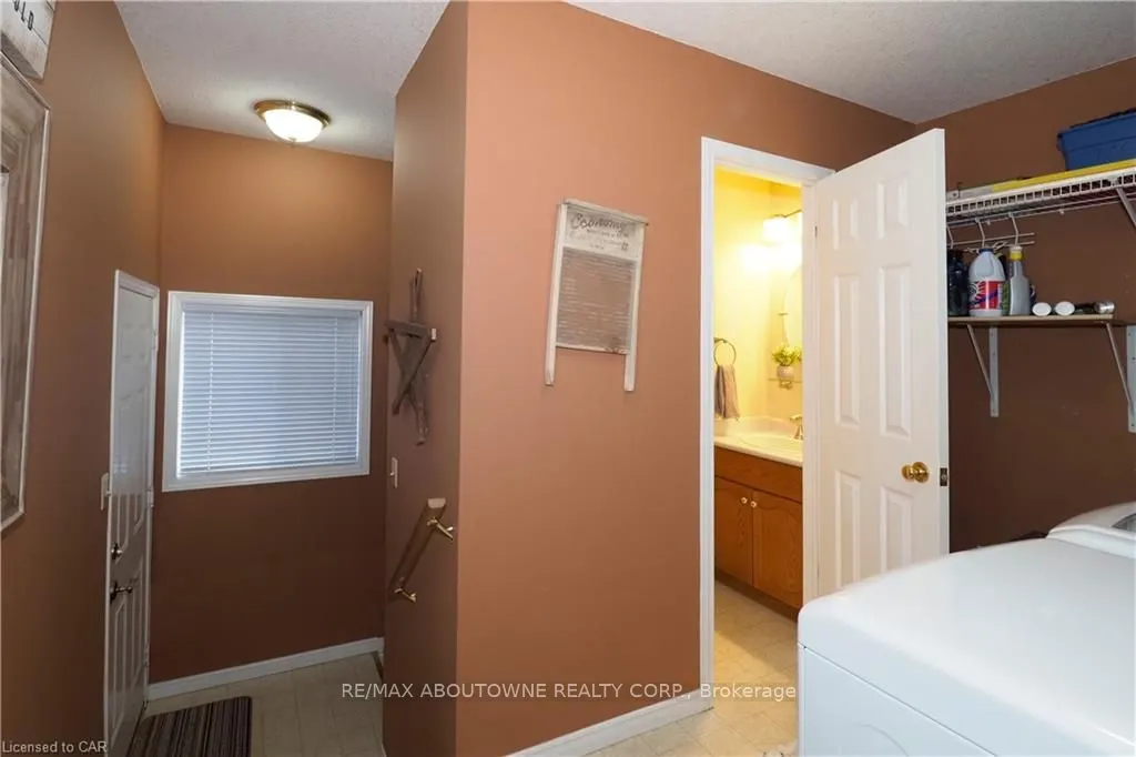33 Boulder Crescent, #Main