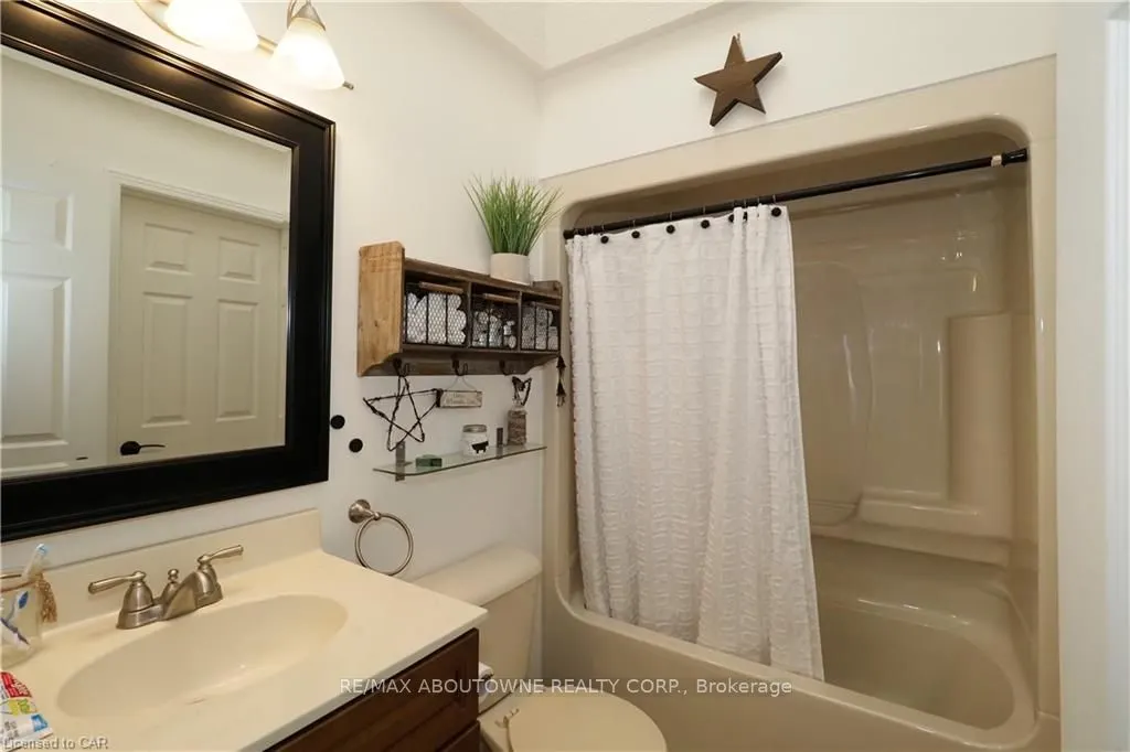 33 Boulder Crescent, #Main