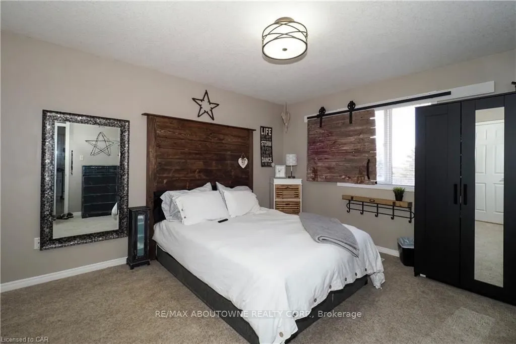 33 Boulder Crescent, #Main