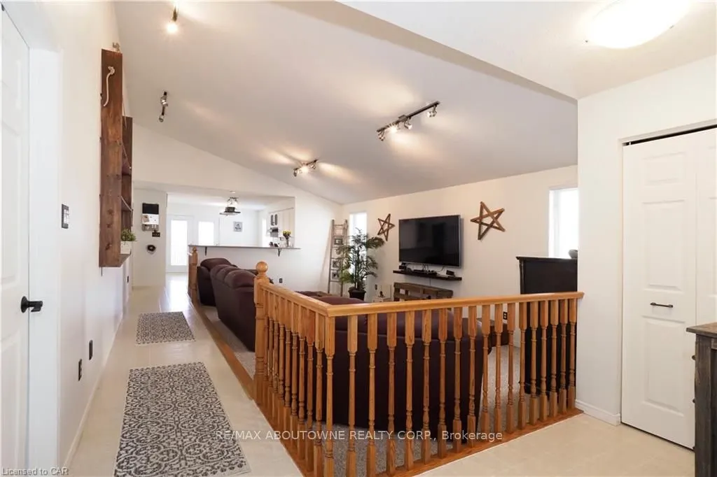 33 Boulder Crescent, #Main