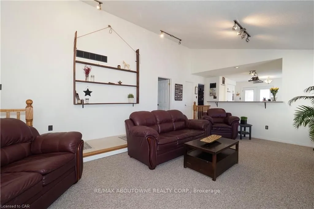 33 Boulder Crescent, #Main