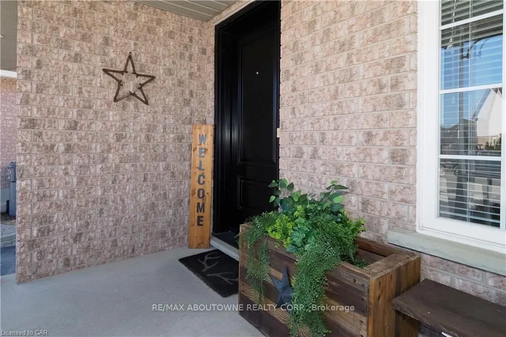 33 Boulder Crescent, #Main