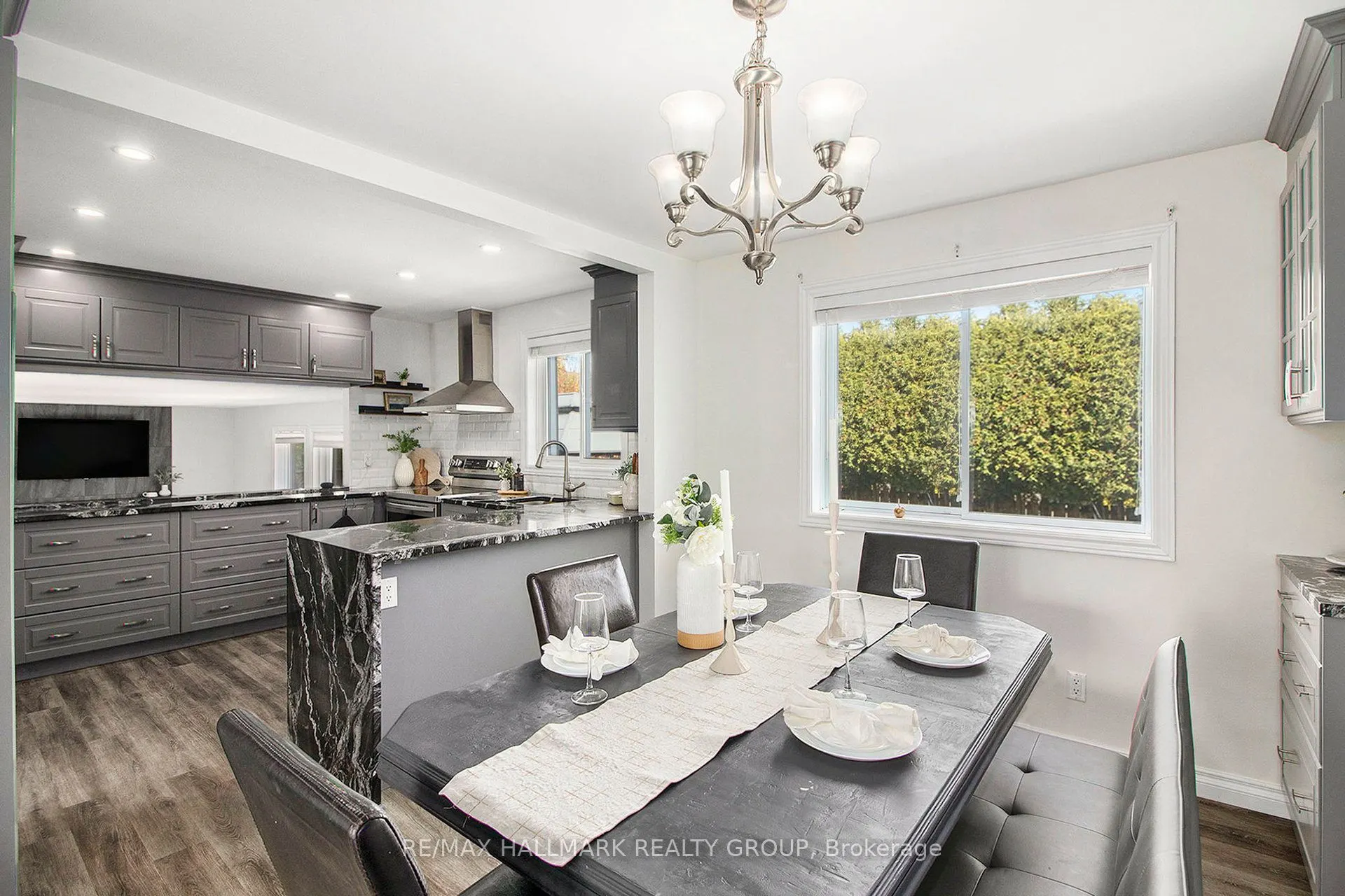 1118 CHATEAU Crescent