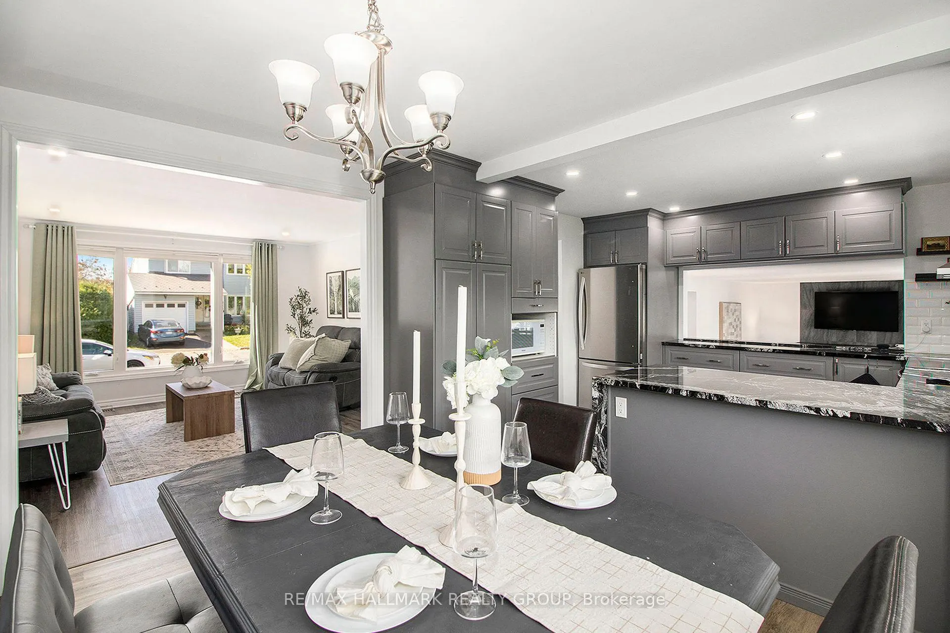 1118 CHATEAU Crescent