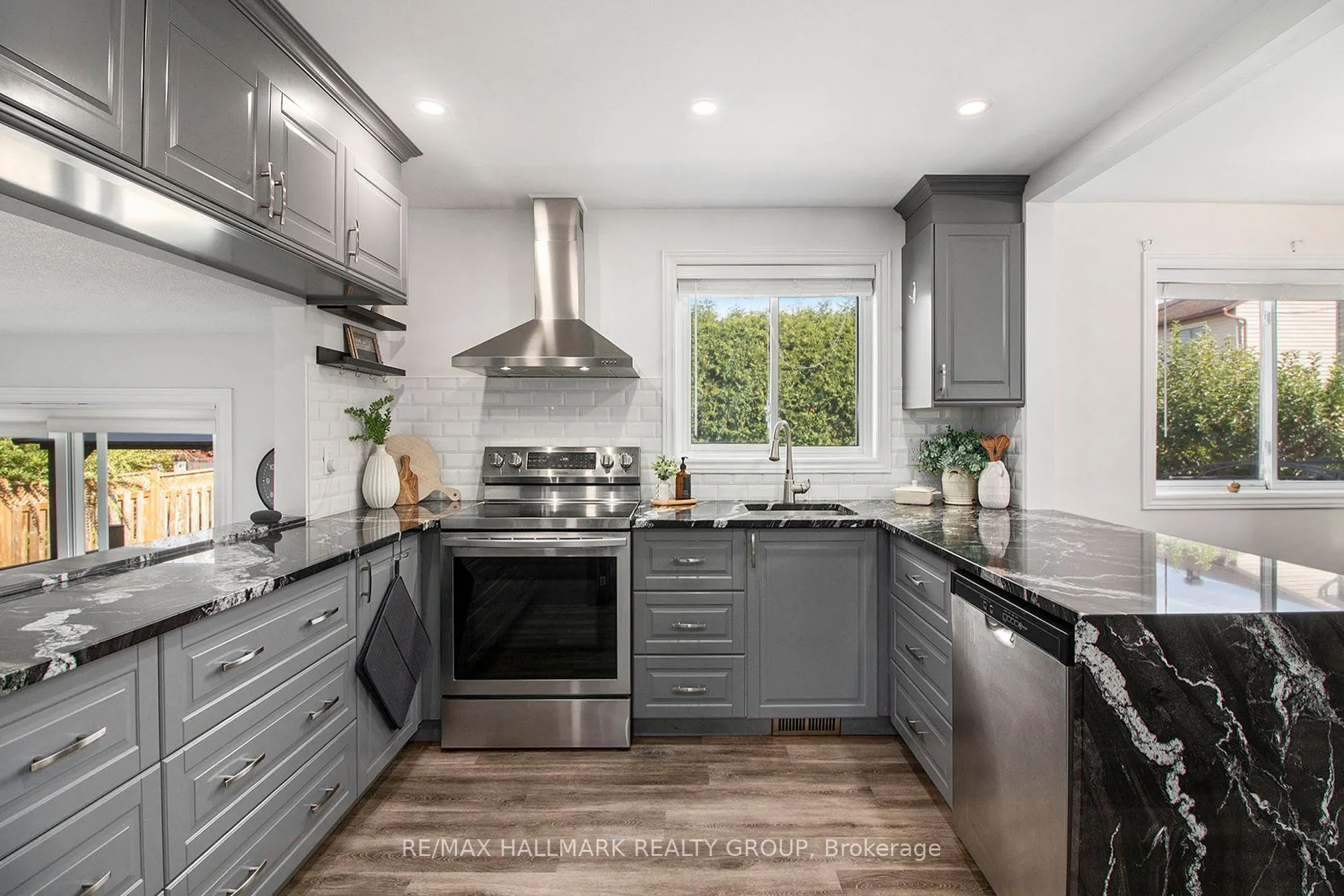 1118 CHATEAU Crescent