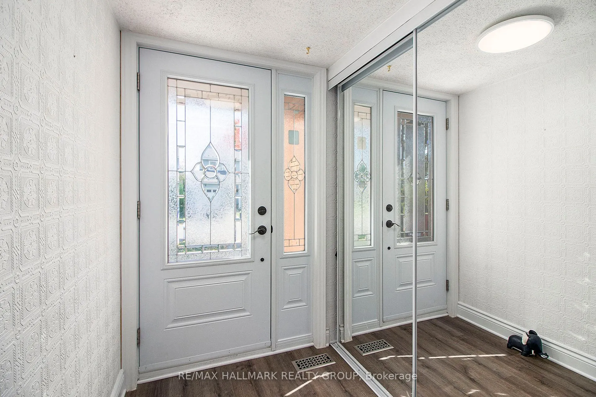 1118 CHATEAU Crescent