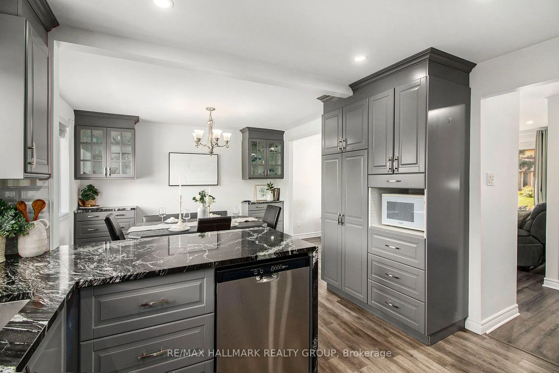 1118 CHATEAU Crescent