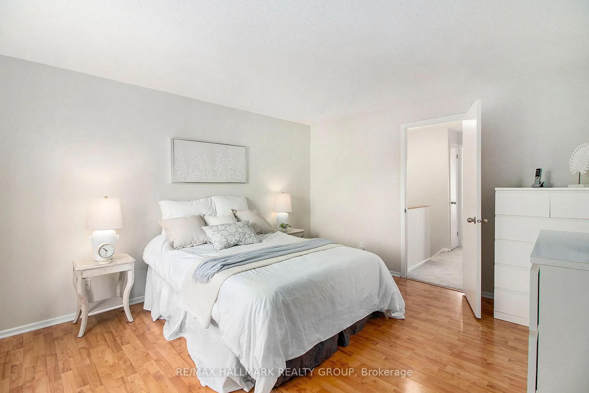 1118 CHATEAU Crescent