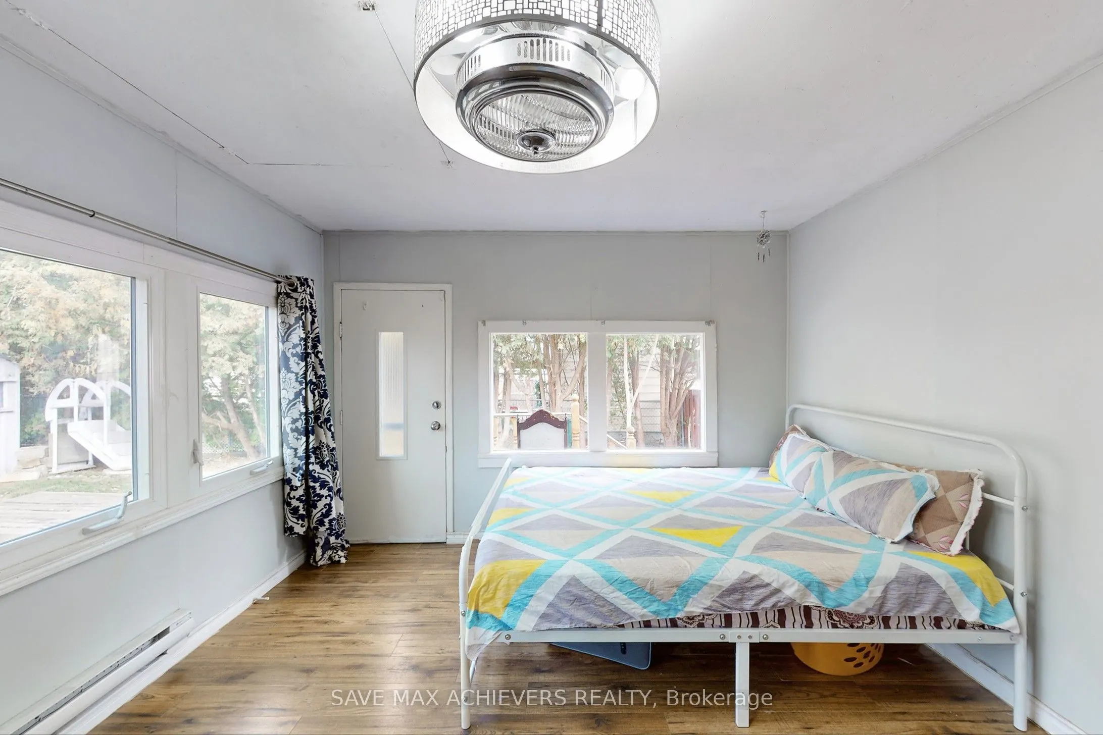 43 Normanhurst Avenue