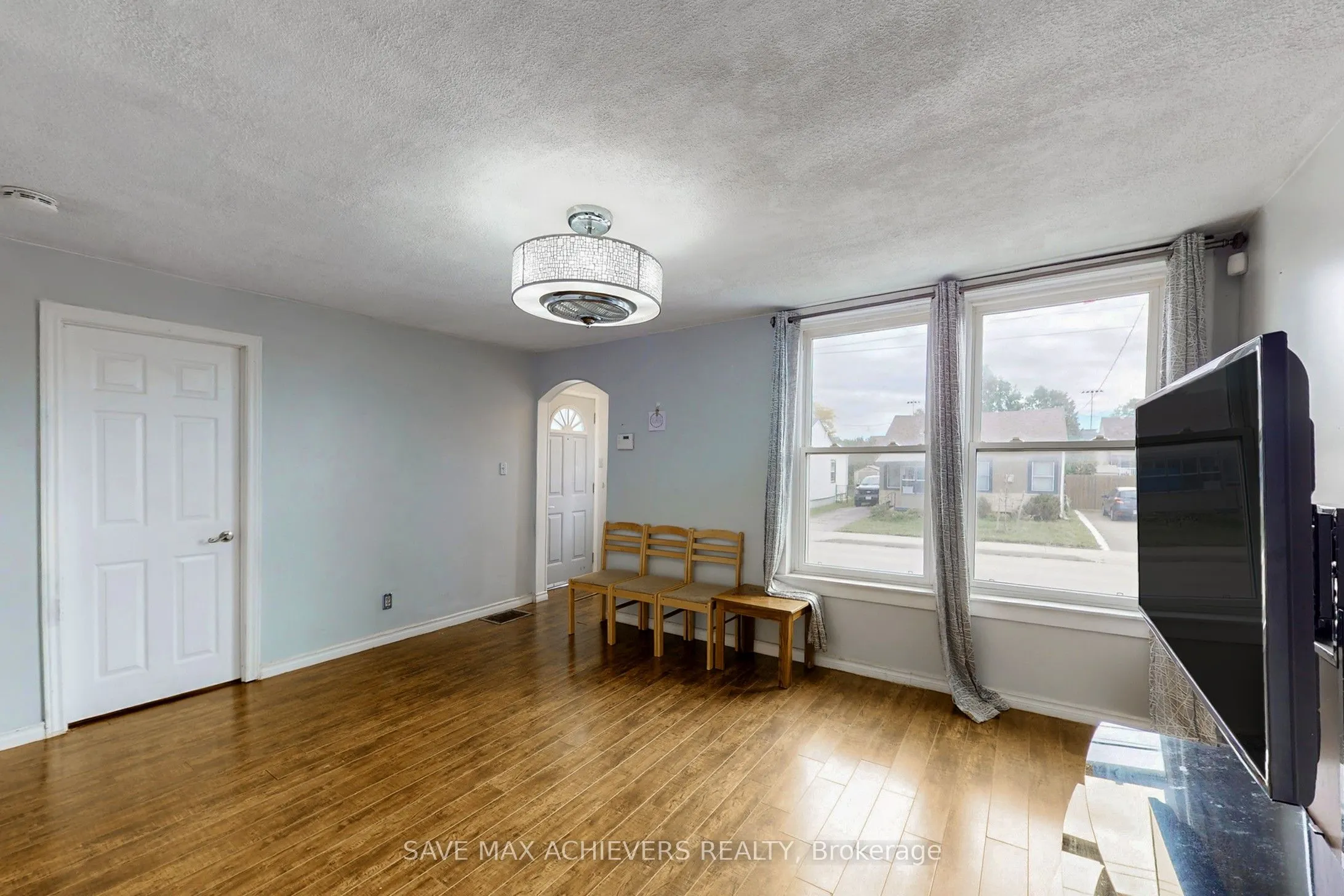 43 Normanhurst Avenue
