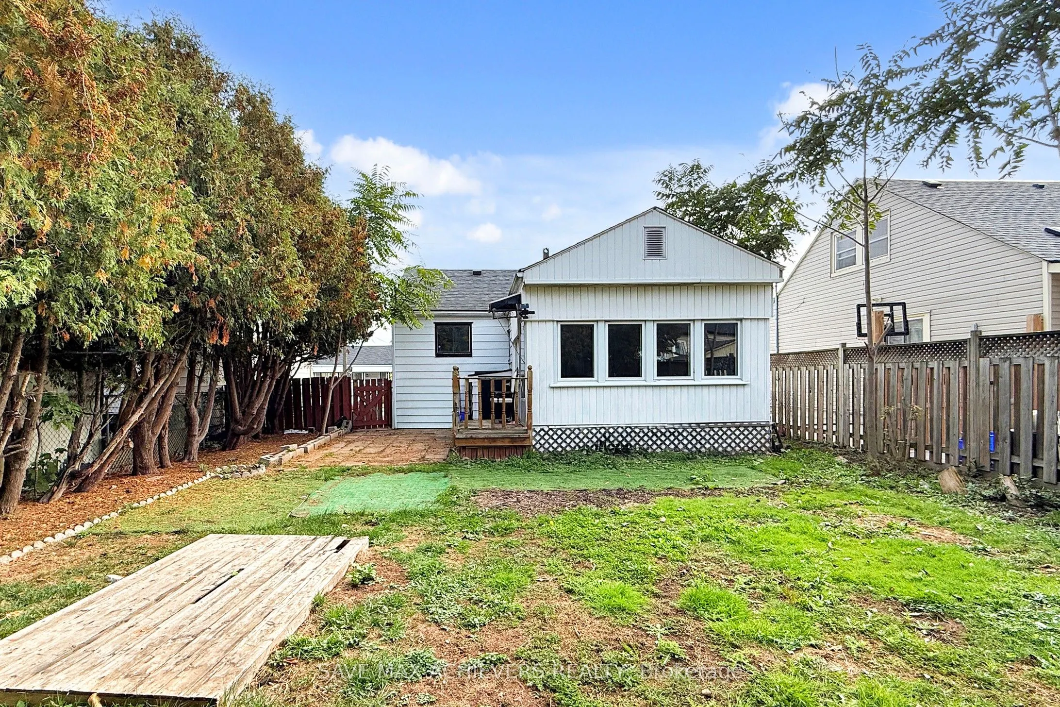 43 Normanhurst Avenue