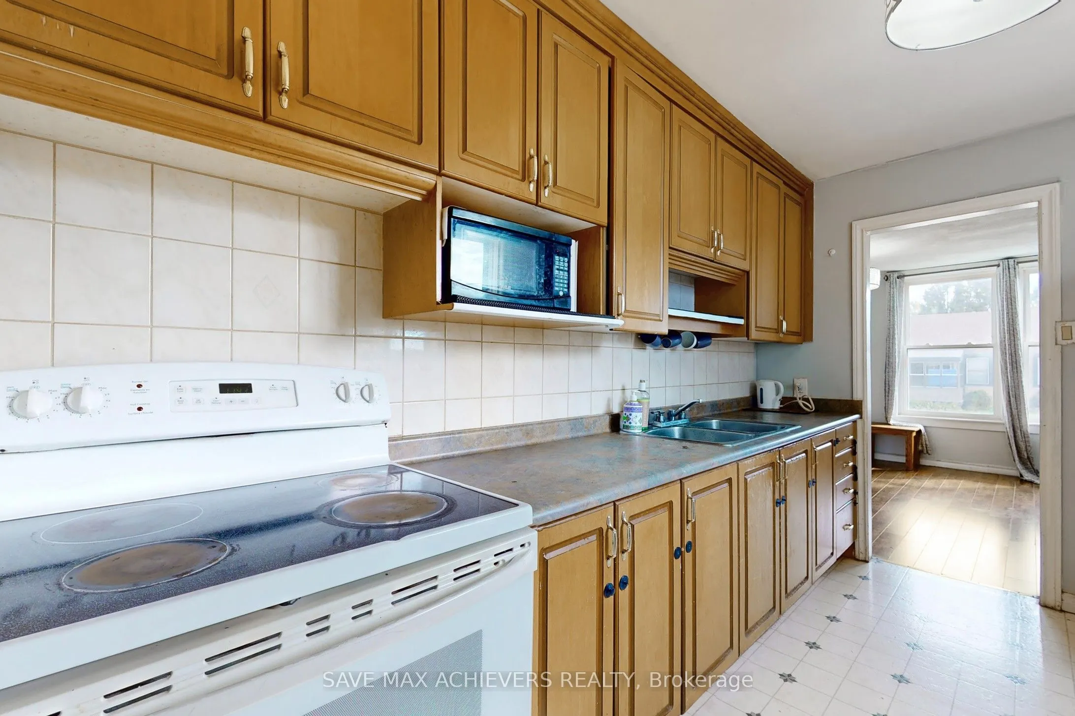 43 Normanhurst Avenue
