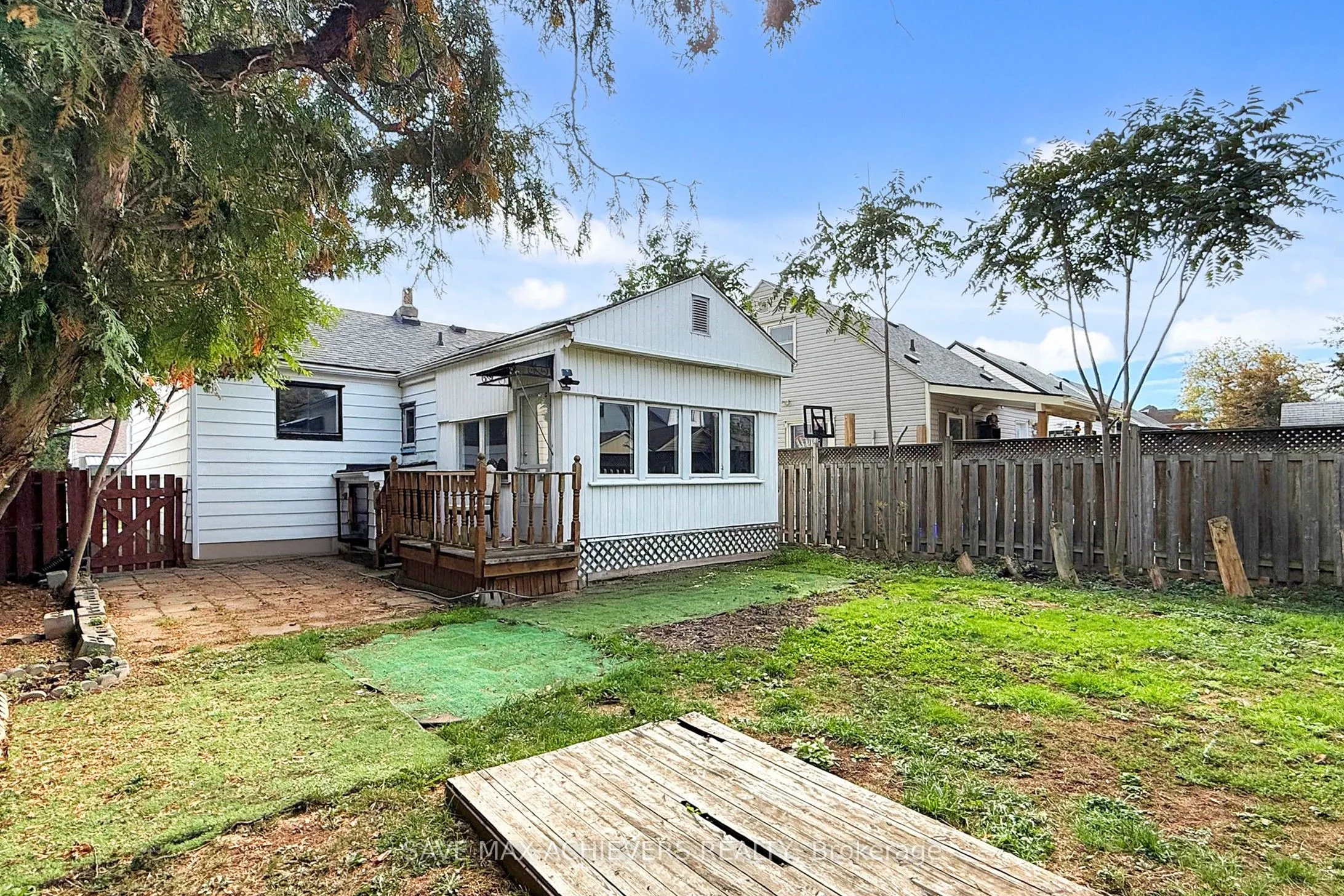 43 Normanhurst Avenue