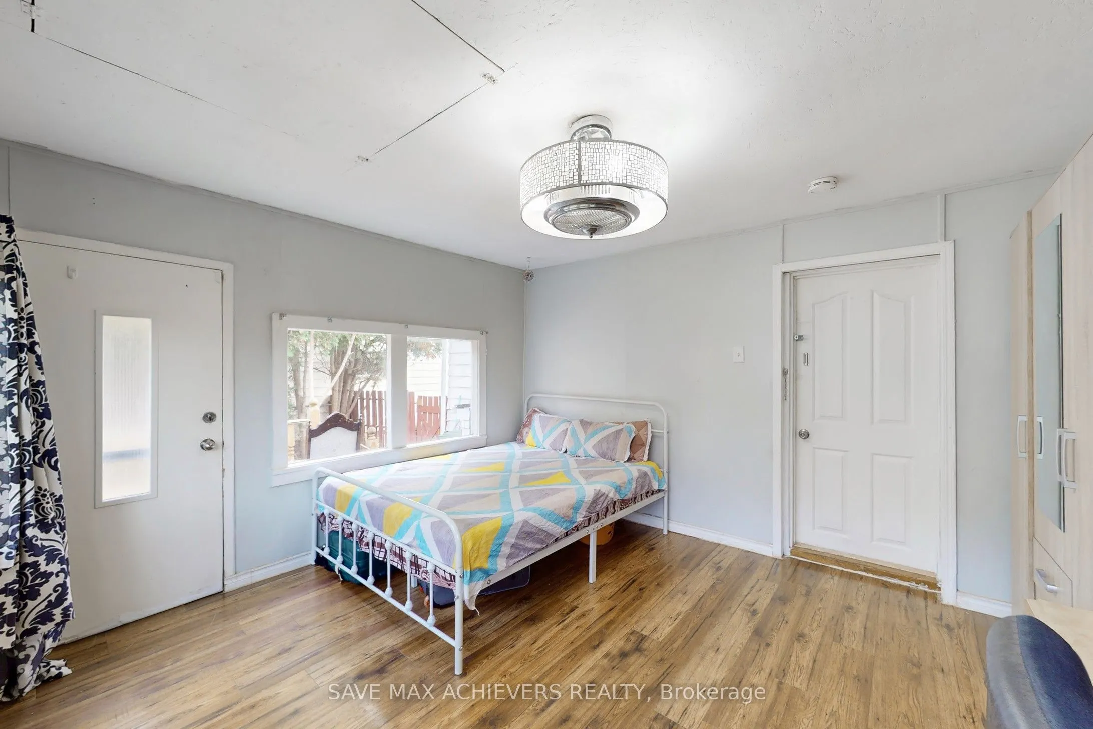 43 Normanhurst Avenue