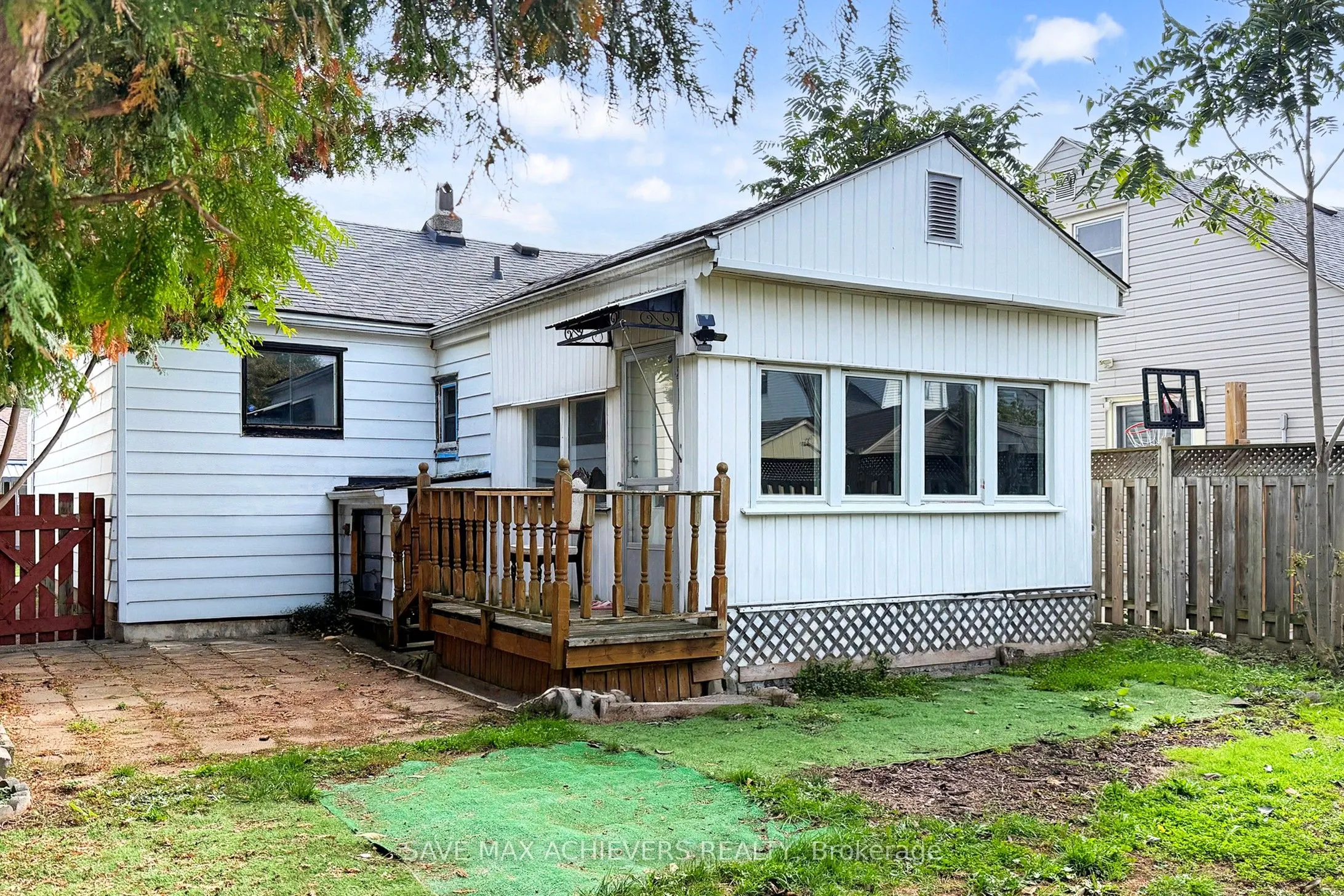 43 Normanhurst Avenue