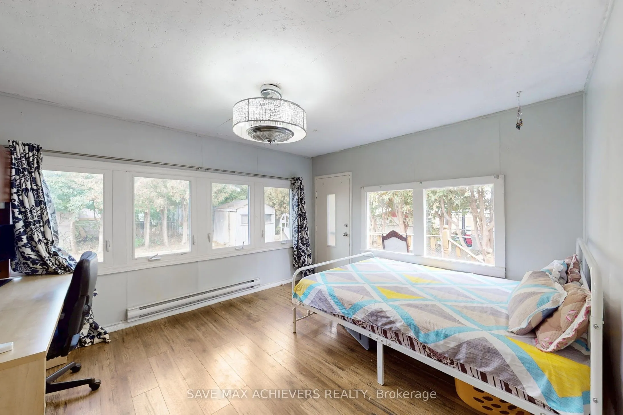 43 Normanhurst Avenue