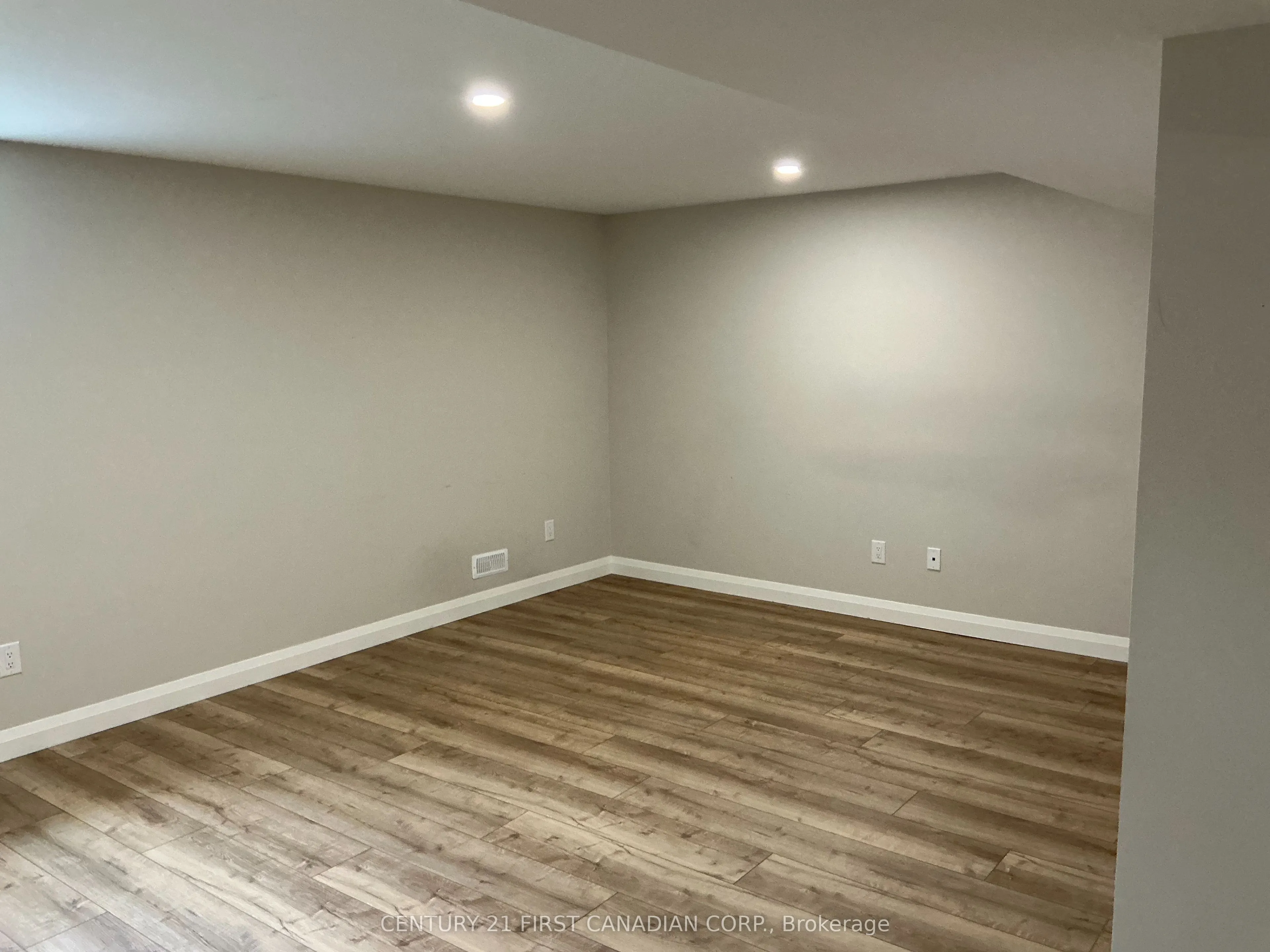 17 Nicholson Street, #26